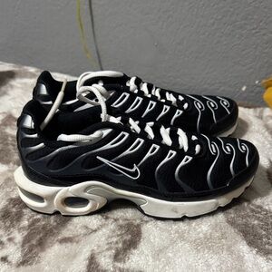 Nike Black and White Athletic Shoes